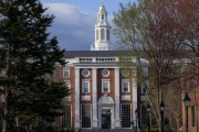 两人合盘美国务院指示领事馆恢复处理哈佛大学国际学生签证