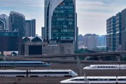 两人合盘高铁列车“飙车”？官方解答来了！