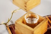 两人合盘粽子吃不动了，赛龙舟火了，酒嘞？