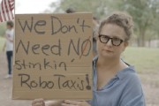 两人合盘特斯拉在得州奥斯汀遭遇抗议活动：反对马斯克Robotaxi计划