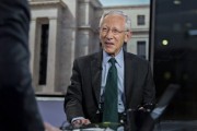 两人合盘宏观经济学教授兼实践者Stanley Fisher逝世 曾培养全球多位经济决策者
